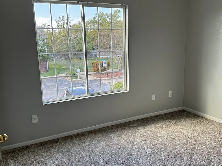 1350 Carlson Dr — Photo 29