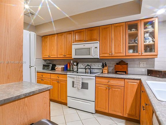 2nd image of 5201 SW 31st Ave APT 163
