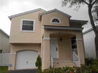 9879 NW 2nd St, Plantation, FL 33324