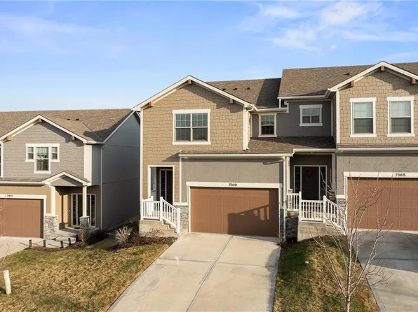 7369 Aaron St, Parkville, MO 64152