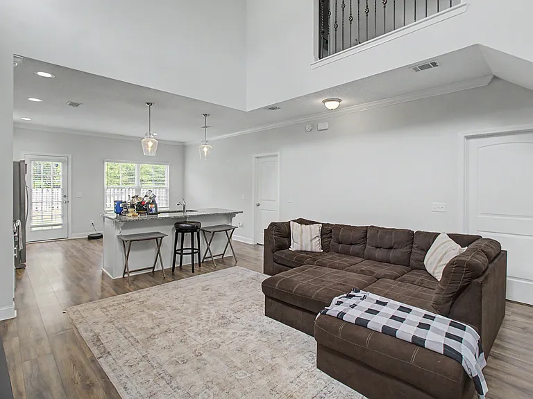 785 Fairview Cir — Photo 3