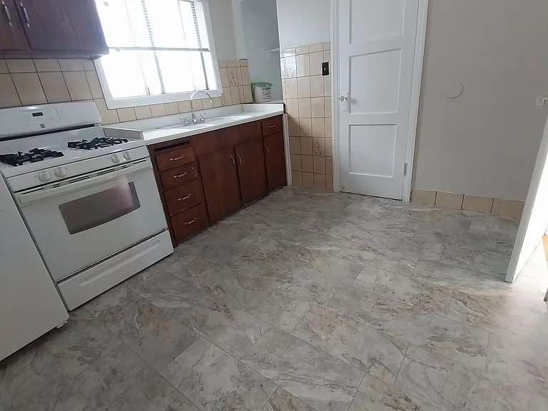 902 3rd St #23 — Photo 6