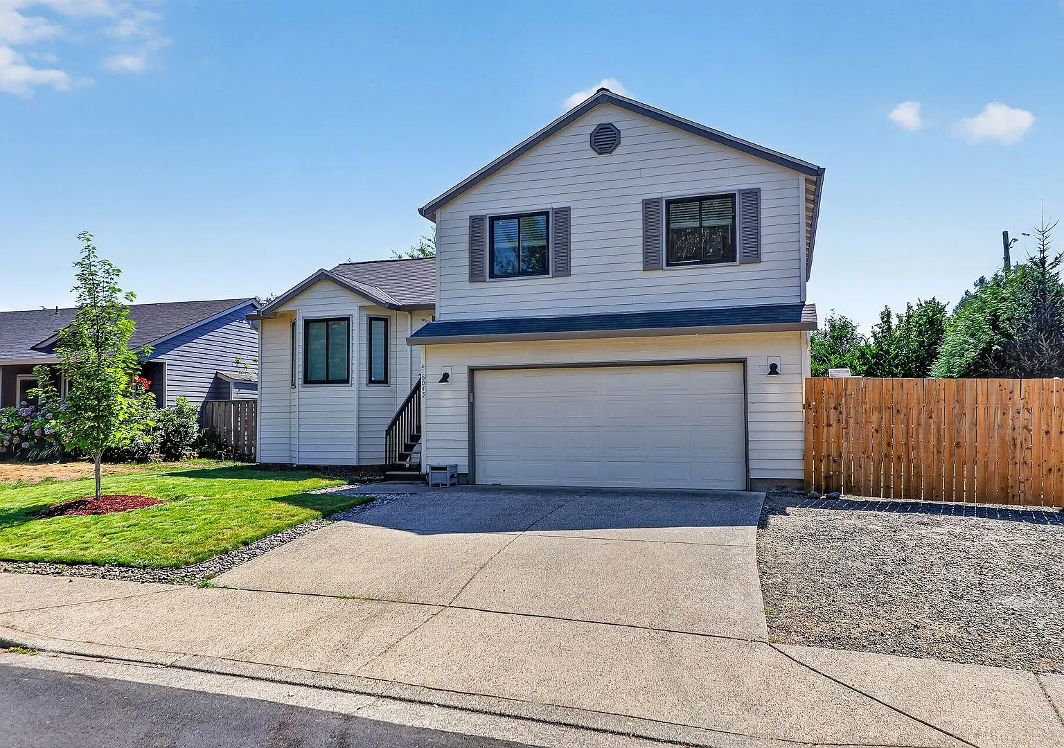 Beautifully Updated 3-Bedroom Tri-Level Home in Sherwood — Photo 2