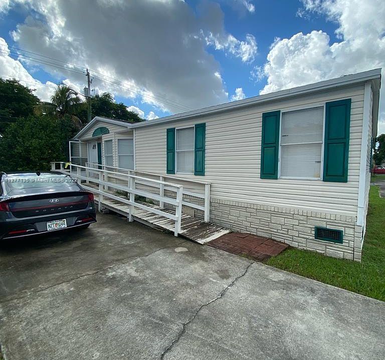 1st image of 220 NE 12th Ave Lot 204