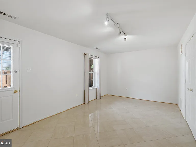 2449 Clover Field Cir — Photo 5