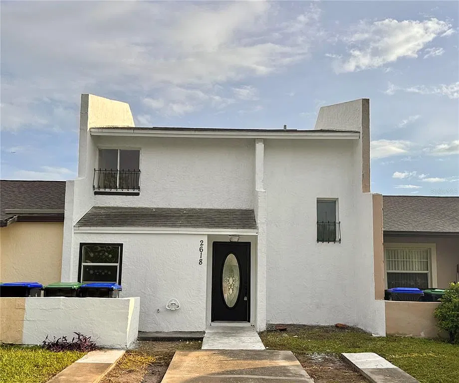 3 bed, 2.0 bath, 1349 sqft, $2,200 — Photo 1