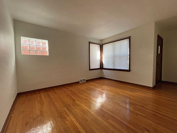 2nd image of 6352 Sutherland Ave #1W