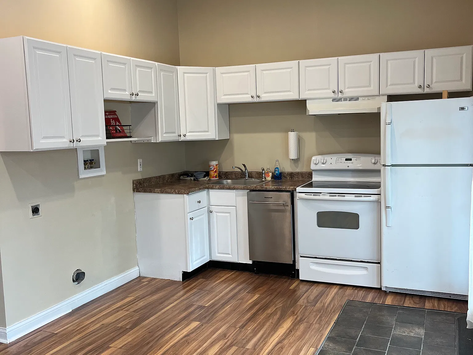2 bed, 820 sqft, $1,400 — Photo 4