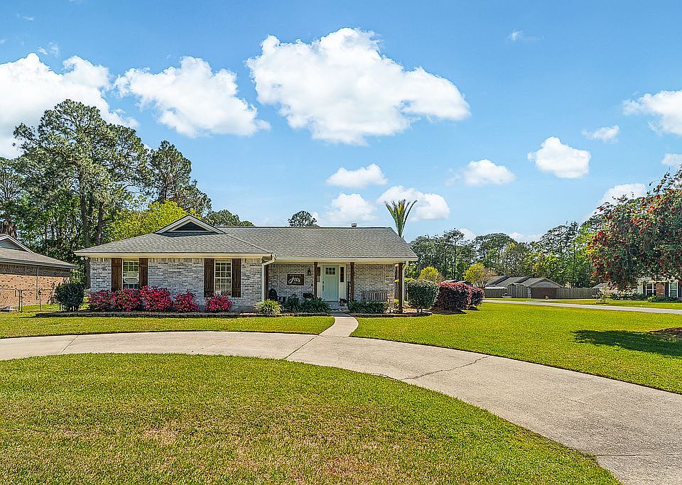 1st image of 5 Cypress Glen Ln