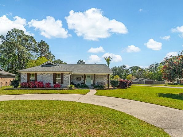 5 Cypress Glen Ln