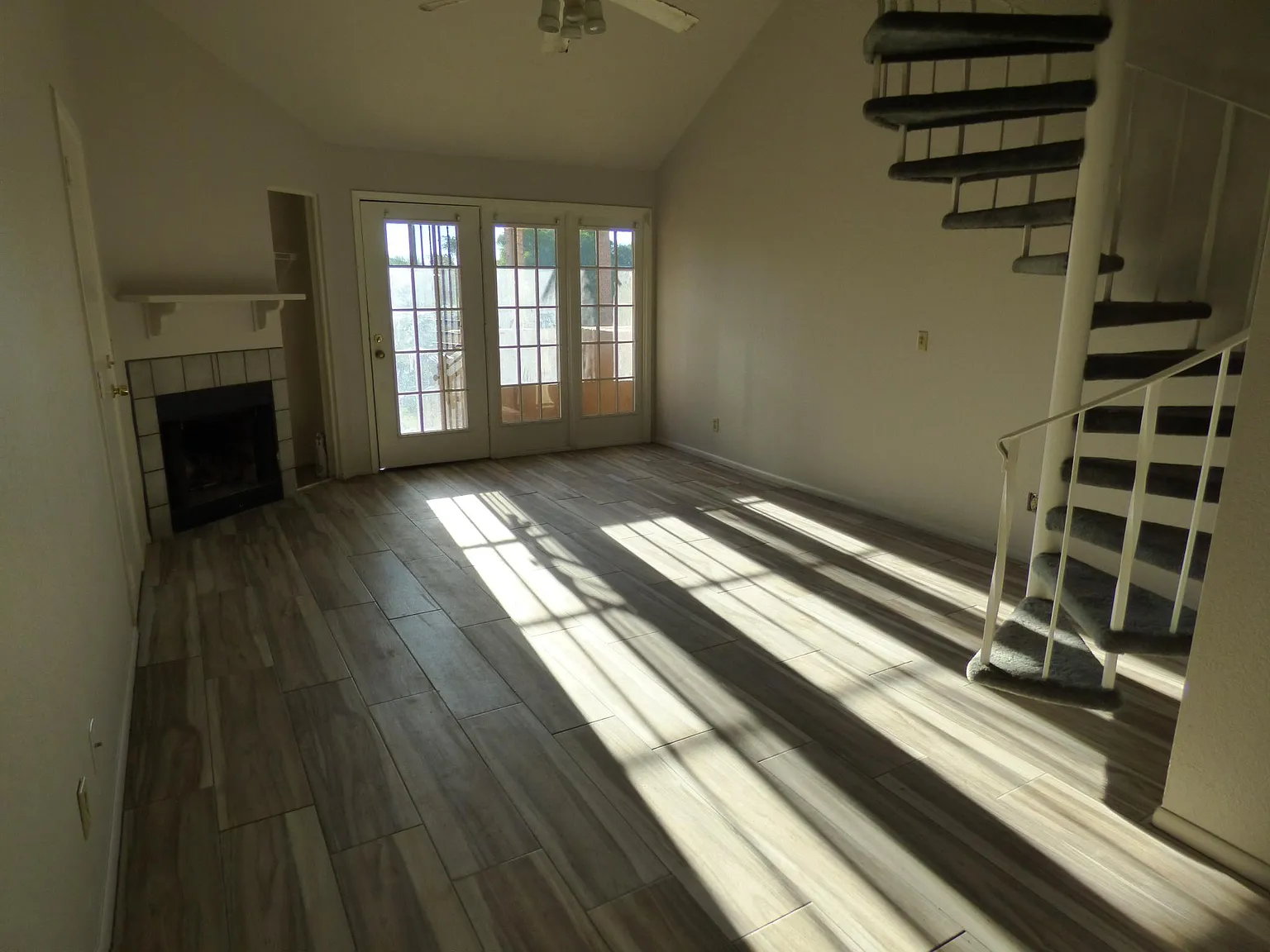 2 bed, 900 sqft, $1,400 — Photo 1