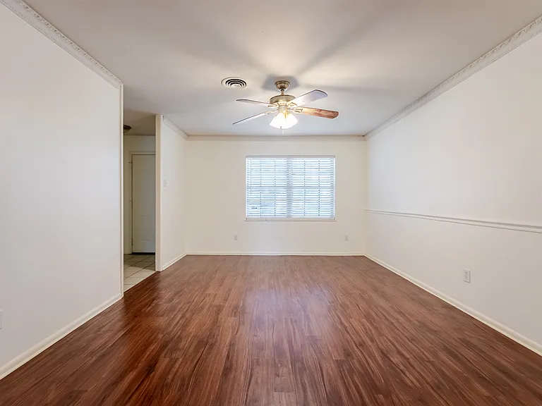 105 E Woodbury Dr — Photo 18