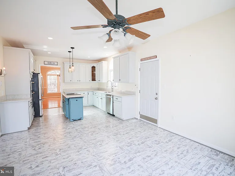 23891 Deep Hollow Ln — Photo 9
