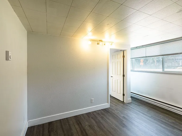 D1420AV — Photo 2