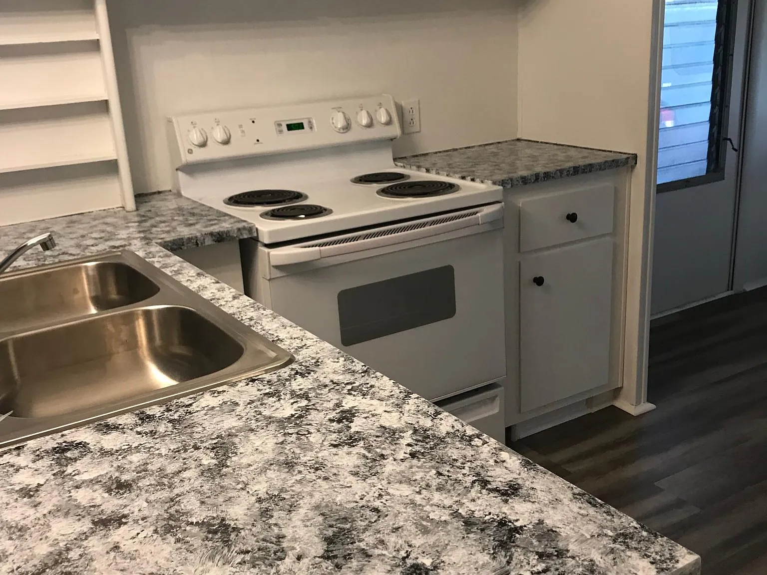 1847 Hess Dr — Photo 1