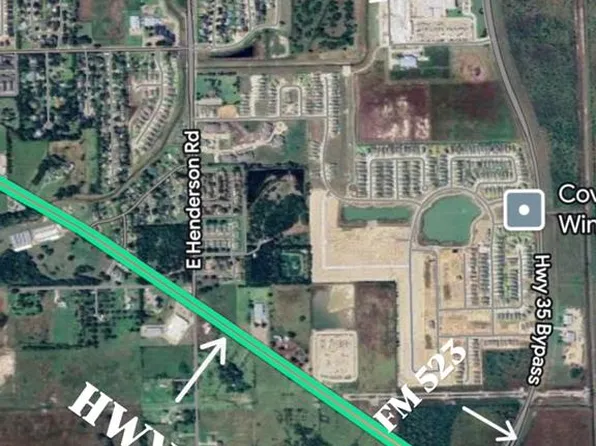 697 E Henderson Rd, Angleton, TX 77515