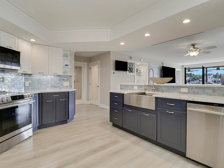 515 Bay Colony Dr N — Photo 7