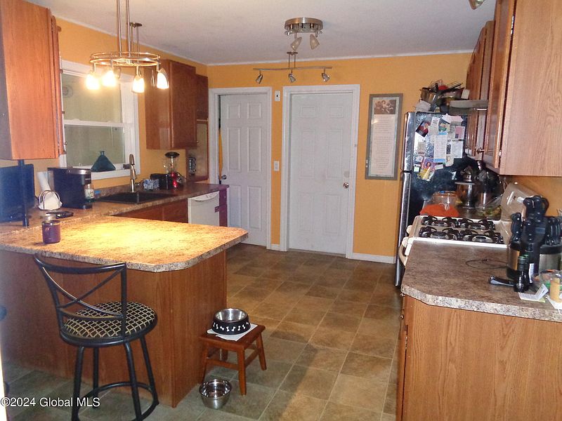 3rd image of 2359 lawnwood Avenue