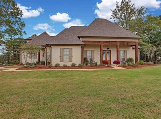 100 Ridgetop Cir, Flowood, MS 39232