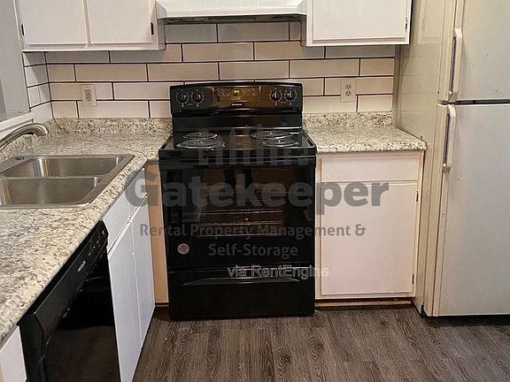 3rd image of 209 Sheraton Ct