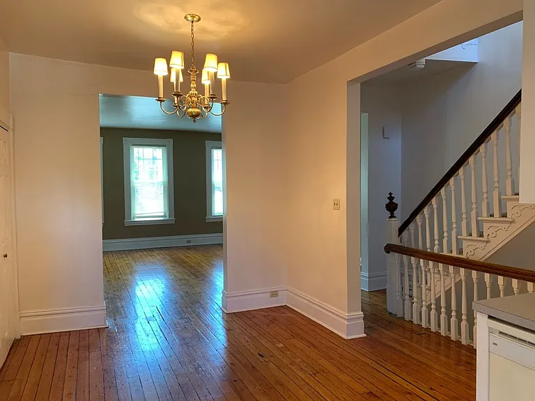 5431 Howe Street — Photo 3