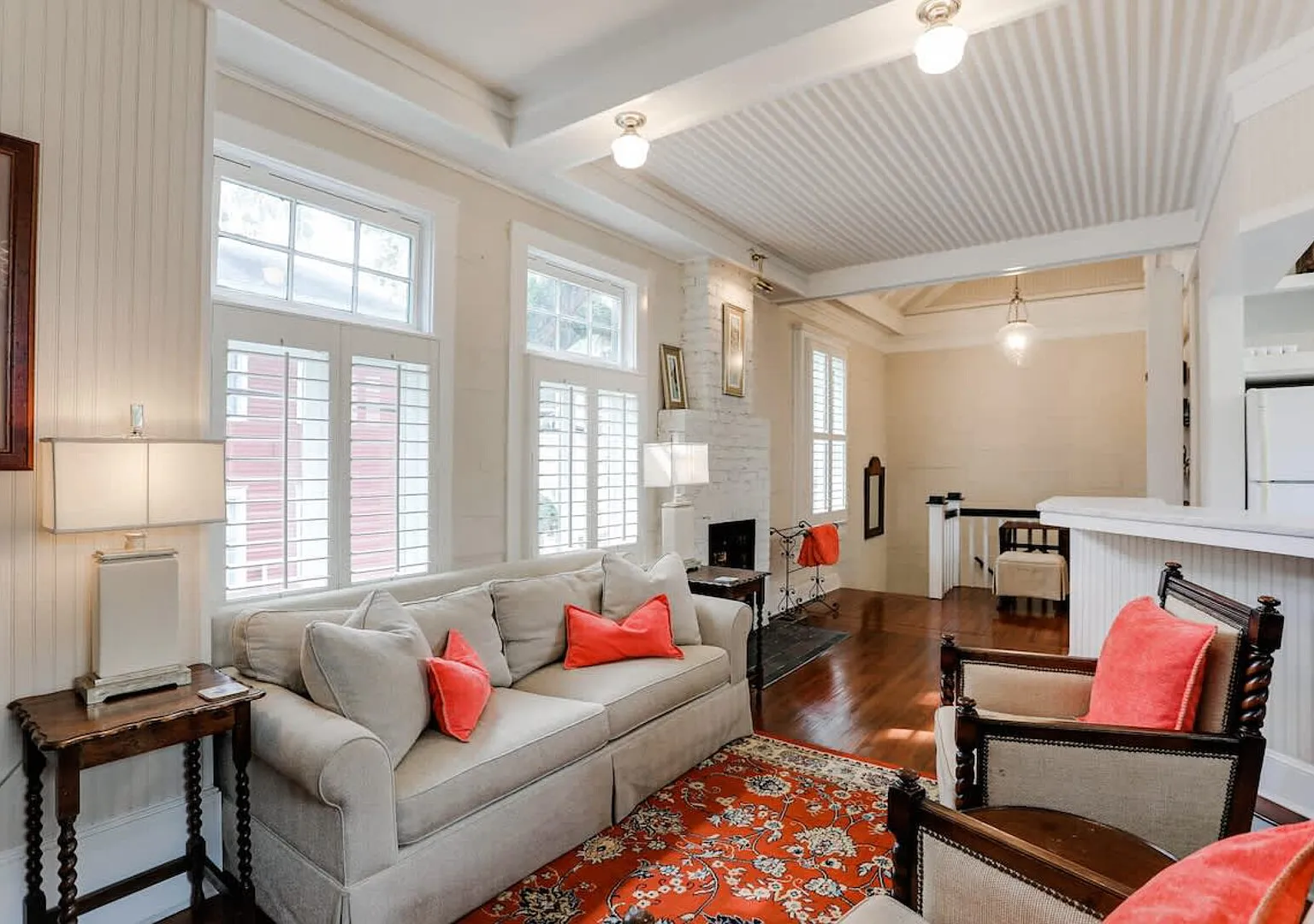 Elegant Carriage House Overlooking Forsyth Park — Photo 2