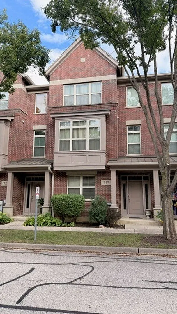 Beutiful 3 bed 2.1 bath Townhome — Photo 1