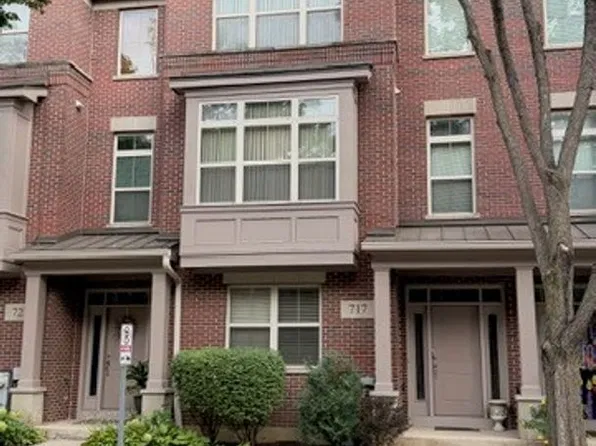 717 N Keystone Ln, Vernon Hills, IL 60061