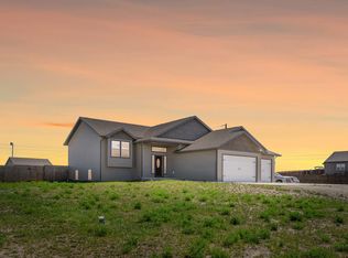 13696 Hawthorn Loop NW, Williston, ND 58801
