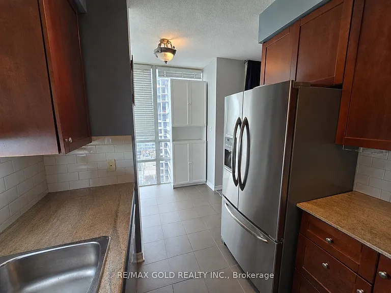 3504 Hurontario St #1607 — Photo 10