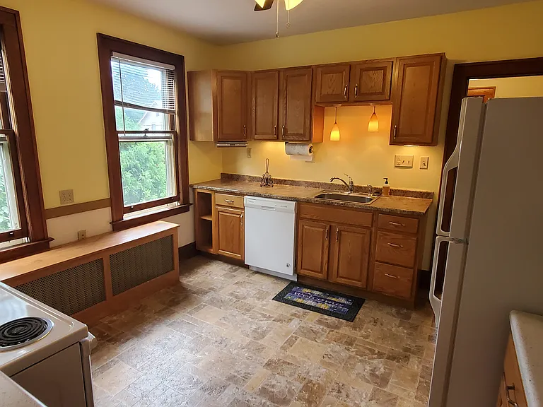 32 Clearview Ave #2 — Photo 4