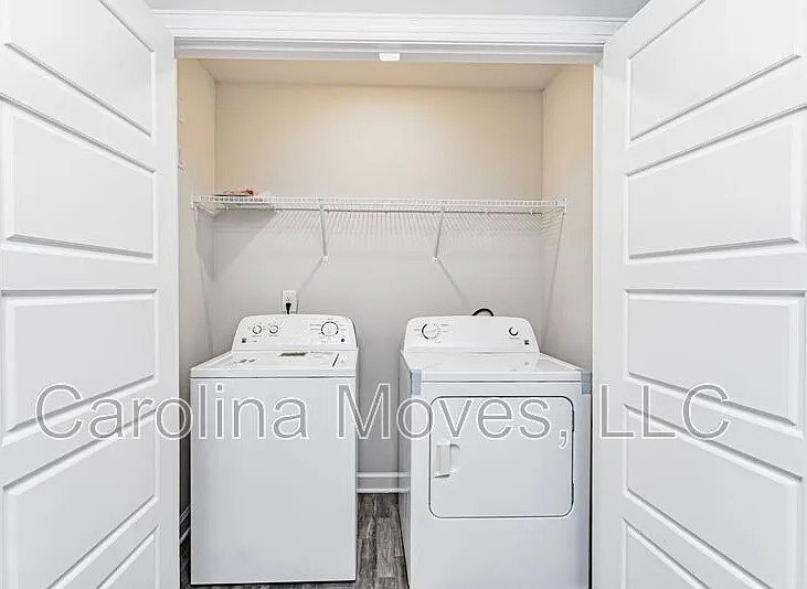 225 Telford Dr — Photo 11