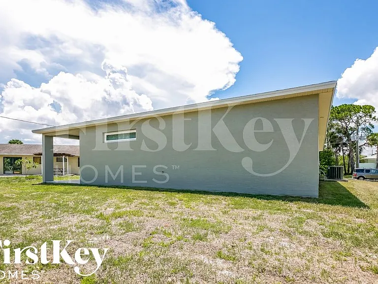 961 SW College Park Rd — Photo 14