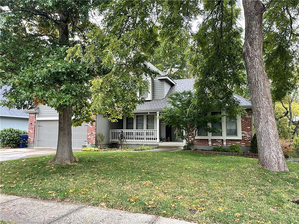 2nd image of 1505 NE Deer Ct