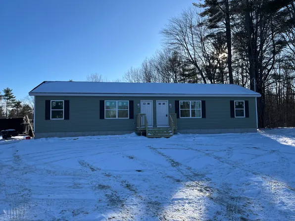 42 Summer St #A, Mechanic Falls, ME 04256