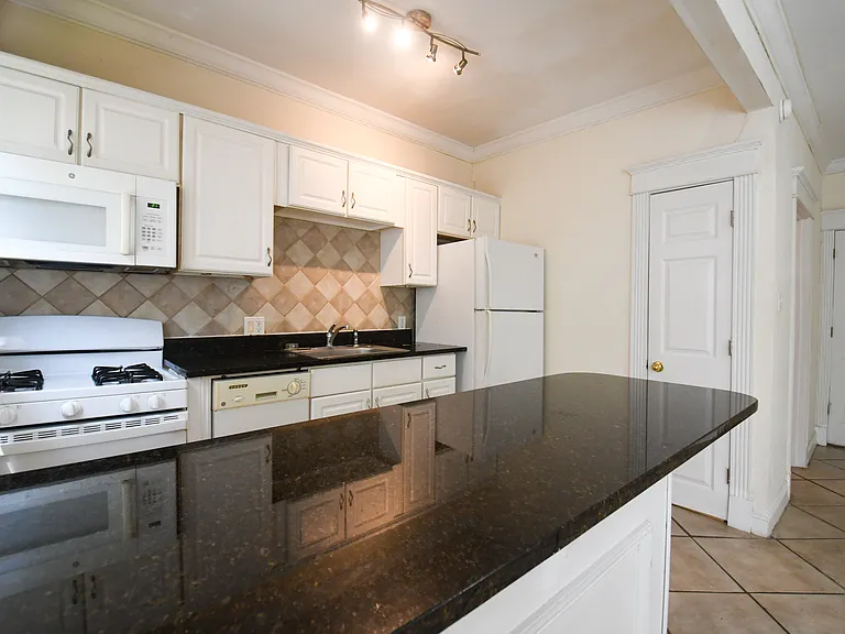 4007 Prytania St — Photo 6