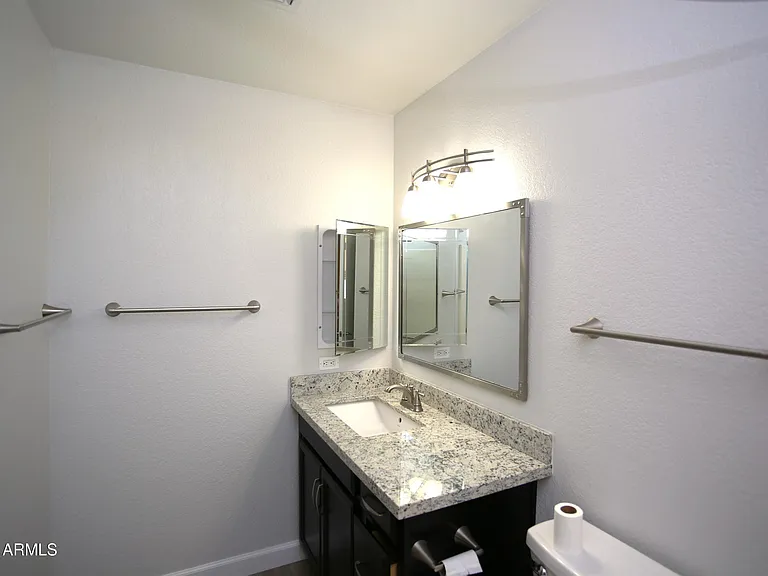 924 E Manor Dr — Photo 26