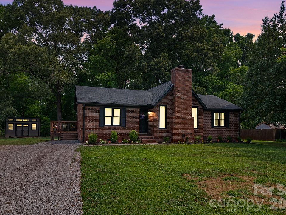 1st image of 2406 Bearskin Ln