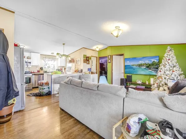 14 W 5th St, Moonachie, NJ 07074