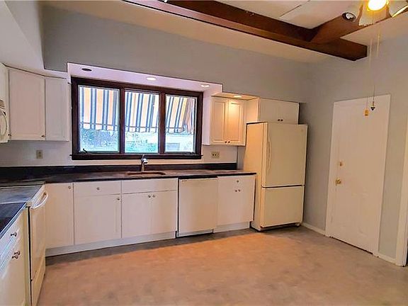 3rd image of 22 Willard St #1