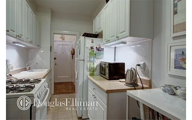 Rented by Douglas Elliman | media 23