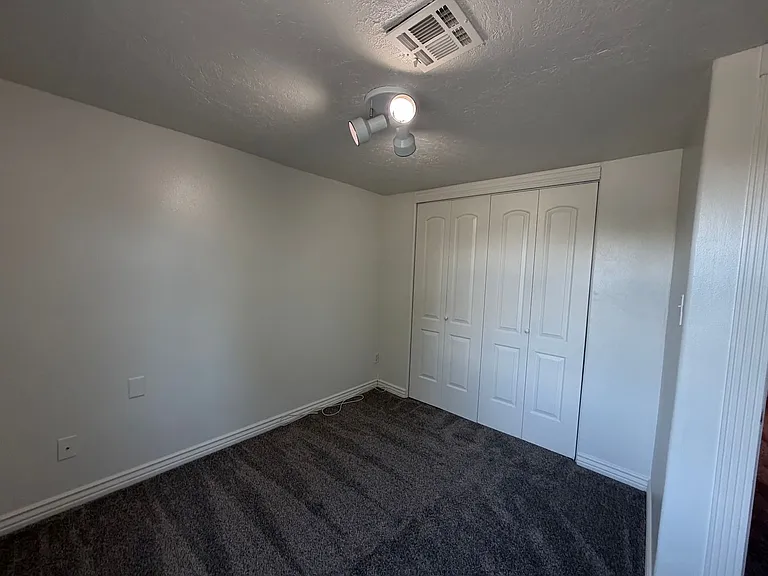 135 N 350 W — Photo 40