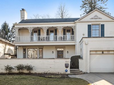 324 Davis St, Evanston, IL, 60201