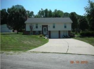 29 Woodson Ave, Camden Point, MO 64018