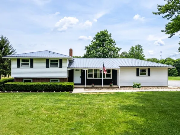 72 N Main St, Savannah, OH 44874