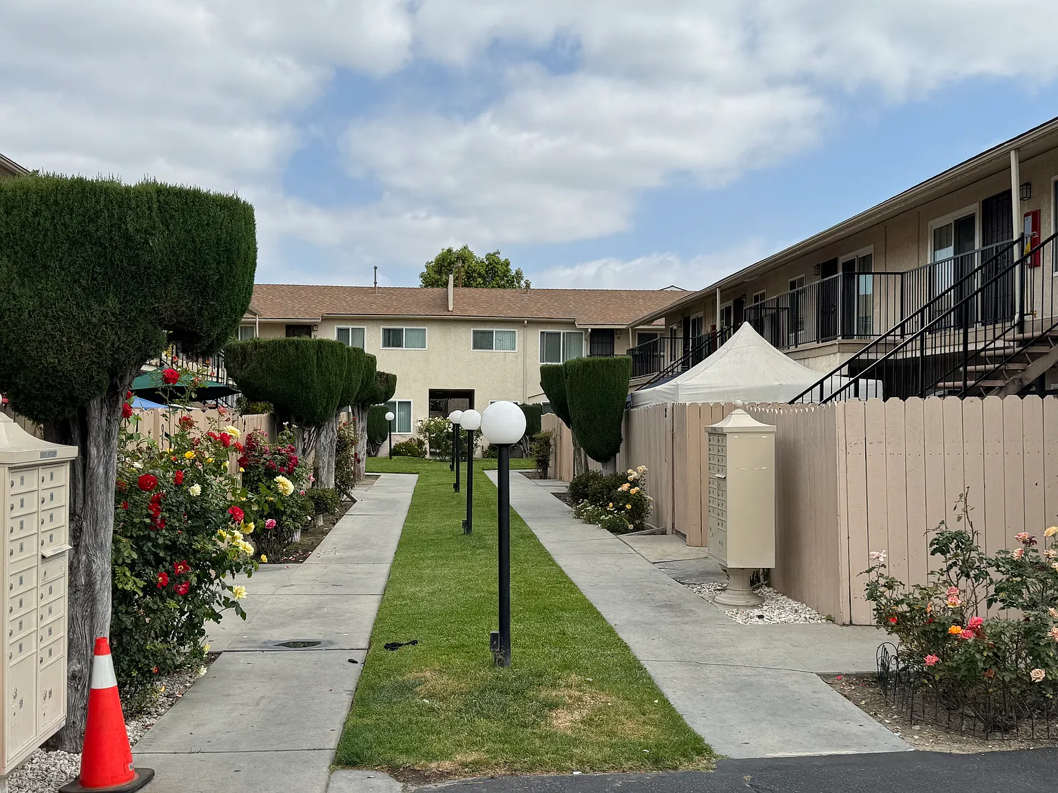 9315-9325 Artesia Blvd — Photo 2
