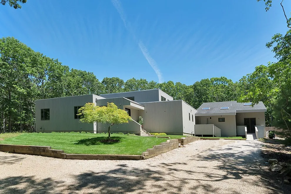 Renovated Modern Close to All — Photo 3