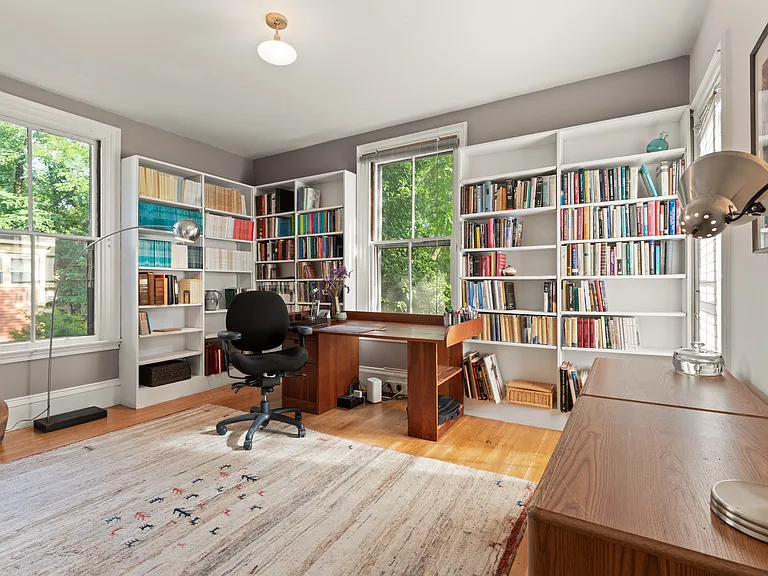 32 Hawthorn St #1 — Photo 8
