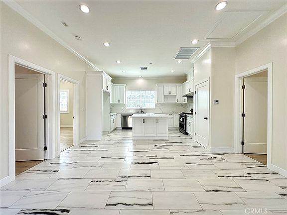 3rd image of 610 N Hidalgo Ave
