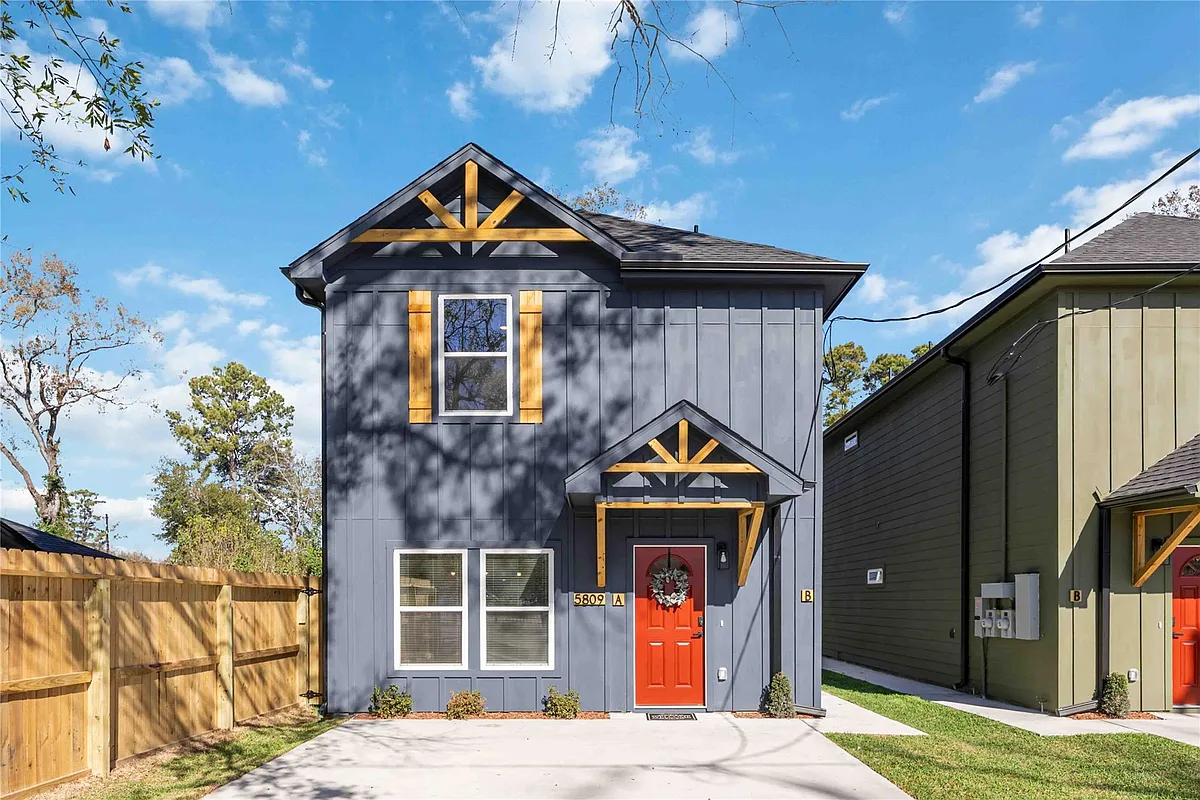Building Photo - 5809 Senior #A